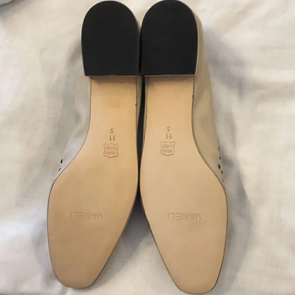 VANELI ECRU FLATS.  NEW.  STYLE IS FABRA
